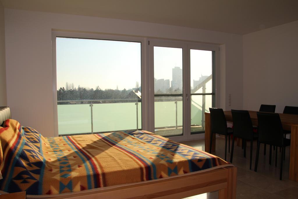 Danube Apartment With City View Viyana Oda fotoğraf